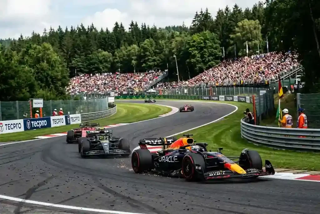 Айзек Хаджар в Red Bull: выдержит ли молодой пилот давление рядом с Ферстаппеном Айзек Хаджар в Red Bull: выдержит ли молодой пилот давление рядом с Ферстаппеном